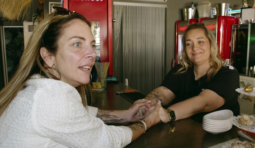 Danni Büchner im Gespräch.  | © RTLzwei