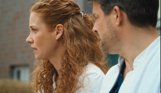 „Die Spreewaldklinik“: Hammer-Enthüllung zum Staffelfinale: Erik hat einen Sohn! | © Sat.1/Screenshot