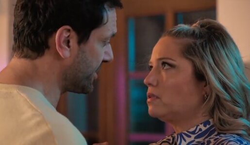 „Die Landarztpraxis“: Sarahs Abschiedsparty endet mit einem Knall! | © SAT.1/Screenshot