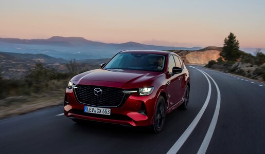 SABINE SCHIRMER, PR | © MAZDA CX-60 Titelbild