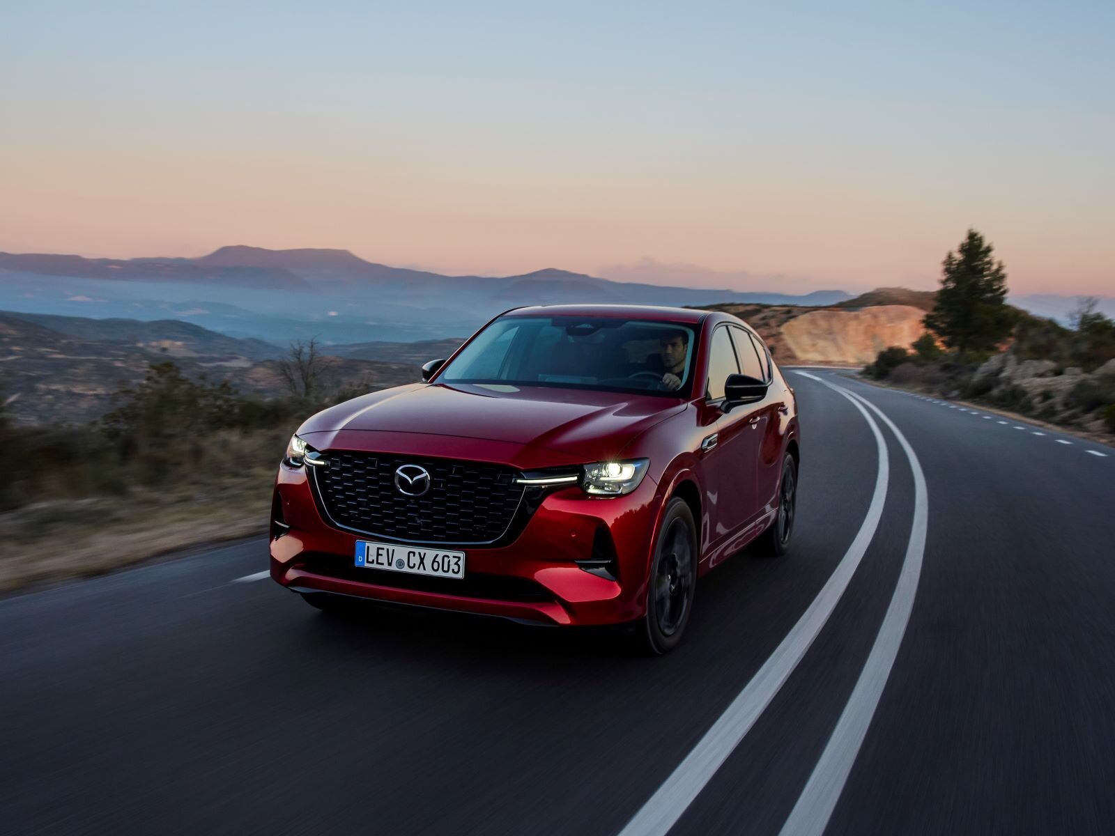 SABINE SCHIRMER, PR | © MAZDA CX-60 Titelbild