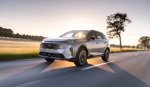 Der neue Peugeot E-5008: Die zweite Generation des SUV ist das E-Flaggschiff und ein idealer Familienwagen. | © Peugeot