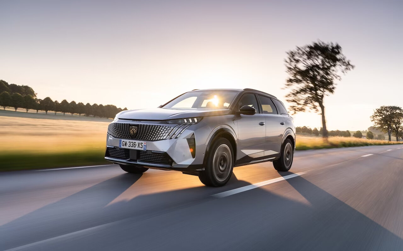 Der neue Peugeot E-5008: Die zweite Generation des SUV ist das E-Flaggschiff und ein idealer Familienwagen. | © Peugeot