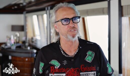 „Die Geissens“: Carmen flirtet fremd! Robert ist genervt: „Völliger Hirnschaden“ | © RTLZWEI/Screenshot