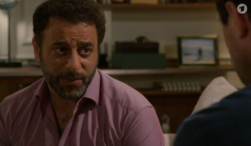 „Rote Rosen“: Julius äußert Kinderwunsch – Mo will lieber auswandern! | © NDR/ARD/Screenshot