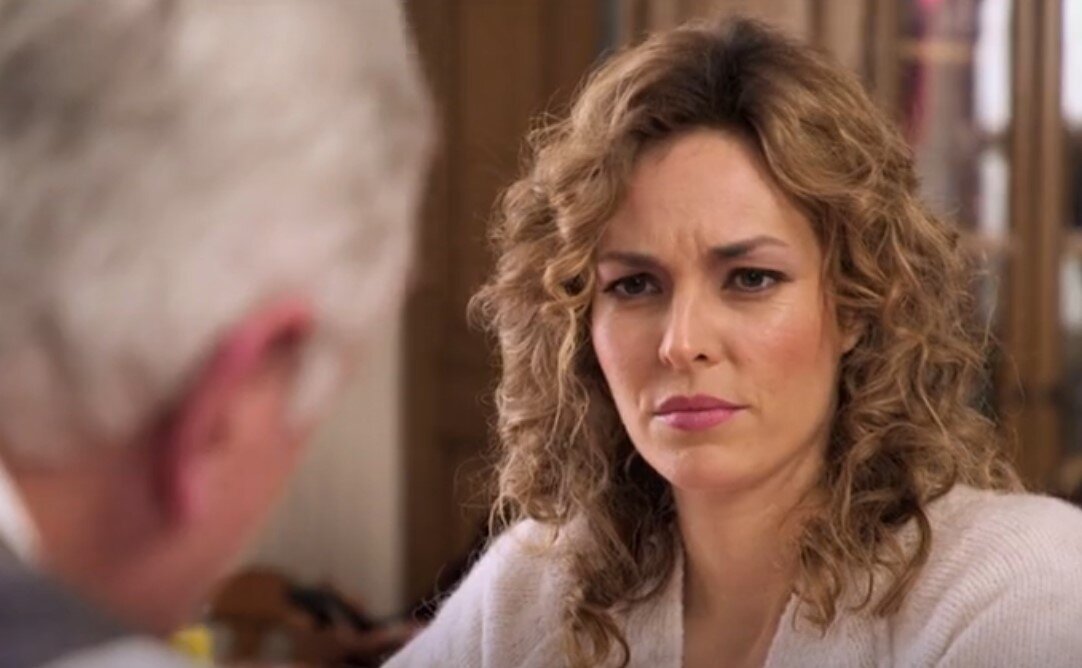 „Die Landarztpraxis“: Übler Verdacht! Ist Georg etwa Ellas Vater? | © SAT.1/Screenshot