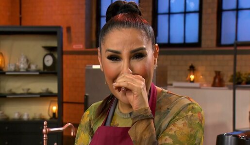 „Das große Promibacken“: Drama im Halbfinale! Senna in Tränen, Amira muss zittern | © SAT.1/Screenshot