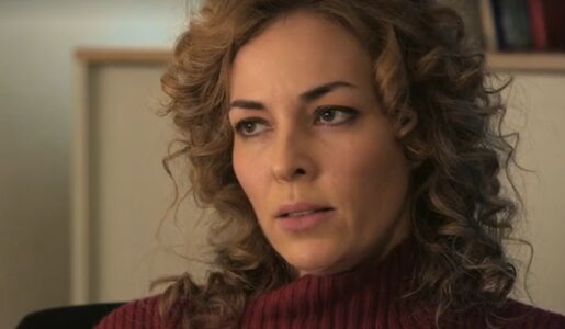 „Die Landarztpraxis“: Jetzt ist es raus! Ella enthüllt ihr Geheimnis | © SAT.1/Screenshot