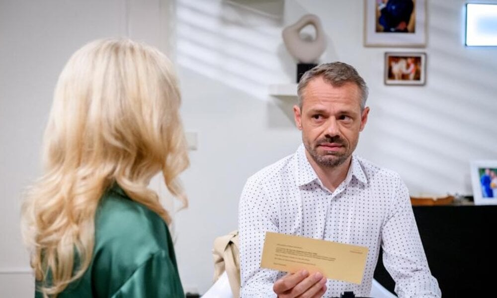 „Sturm der Liebe“: Sophia macht Erik ein unmoralisches Angebot – wird er schwach? | © ARD/WDR/Christof Arnold