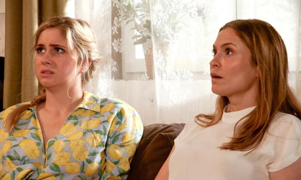 Svenja und Toni haben eine „neue“ Schwester. | © NDR/ARD/Studio Hamburg Serienwerft