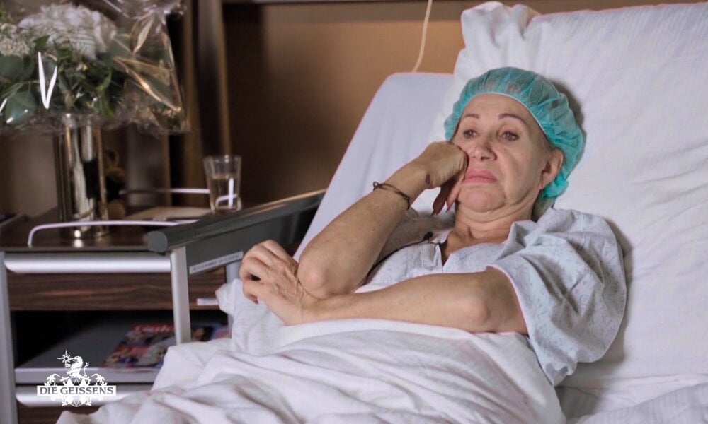 „Die Geissens“: Nach 22.000-Euro-Beauty-OP – Carmen Geiss zeigt ihr neues Gesicht! | © RTLZWEI/Screenshot