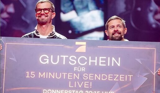 Geheime Botschaft im Teletext: Joko & Klaas verschenkten ProSieben-Sendezeit an Fans | © ProSieben/Screenshot