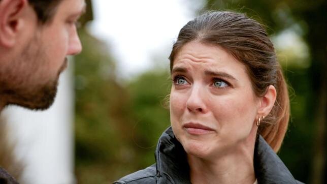 „Rote Rosen“: Valerie will ihr Baby zur Adoption freigeben! | © NDR/ARD/Studio Hamburg Serienwerft