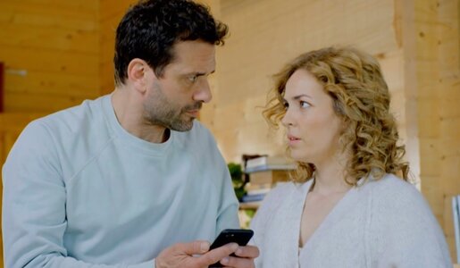 „Die Landarztpraxis“: Tragischer Unfall vor dem Staffelfinale! SIE schweben in Lebensgefahr | © SAT.1/Screenshot