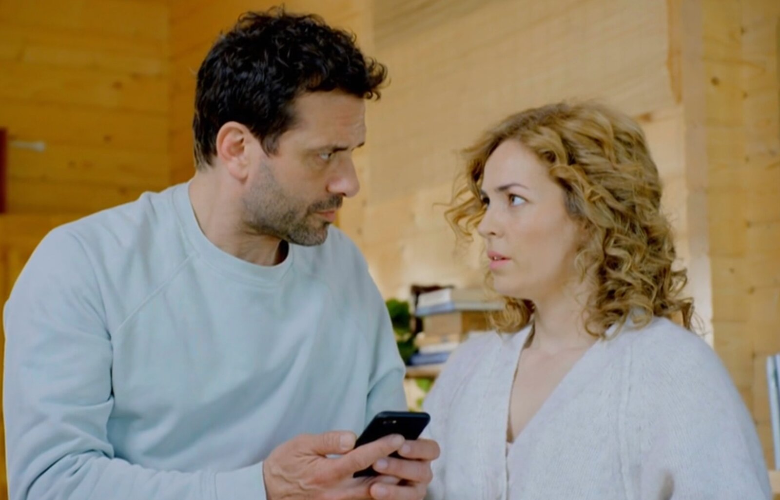 „Die Landarztpraxis“: Tragischer Unfall vor dem Staffelfinale! SIE schweben in Lebensgefahr | © SAT.1/Screenshot