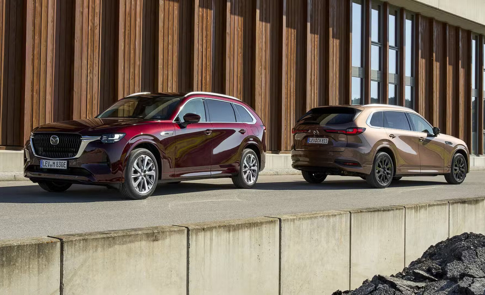 Mit CX-60 (re.) und CX-80 (li.) bietet Mazda gleich zwei sehr attraktive Premium-Modelle. | © Mazda