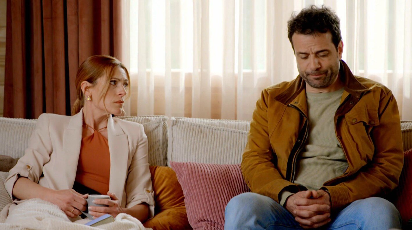 | © SAT.1/Screenshot „Die Landarztpraxis“: Böse Wendung zum Staffelfinale – Chris‘ Ex spinnt perfiden Plan | © SAT.1/Screenshot