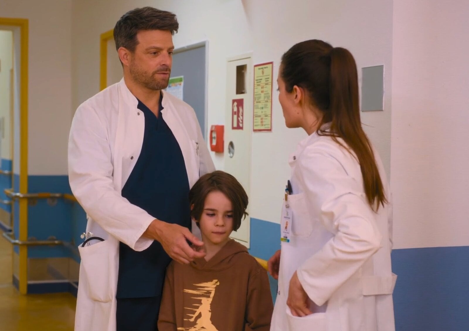 „Die Spreewaldklinik“: Vaterschaftstest bringt Klarheit! Sagt Eriks Ex Mona die Wahrheit? | © SAT.1/Screenshot