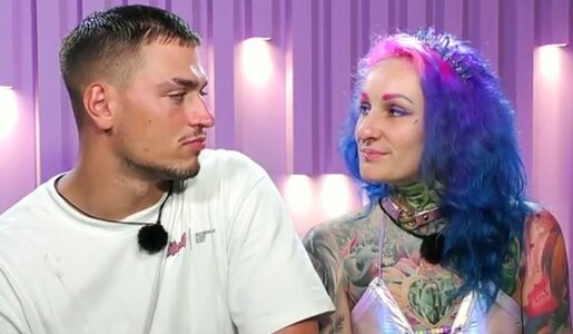 „Beauty & The Nerd“: Korb für Nerdin Sarah! Max knutscht lieber mit der Konkurrenz | © ProSieben/Screenshot