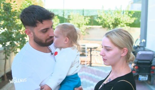 In der neuen Folge von „Die Wollnys - Eine schrecklich große Familie“ müssen sich Servet (l.) und Sohn Aurelio vorerst von Loredana verabschieden | © RTL ZWEI