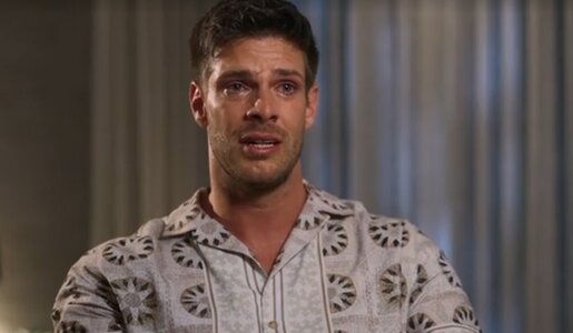 Tränen-Abschied bei „Die Bachelors“: Kandidatin wirft freiwillig hin | © RTL/Screenshot