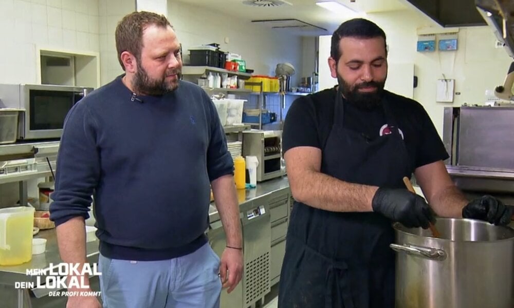 Fertigprodukte ohne Ende! „Mein Lokal, Dein Lokal“-Gastronom gerät in Bedrängnis | © KabelEins/Screenshot
