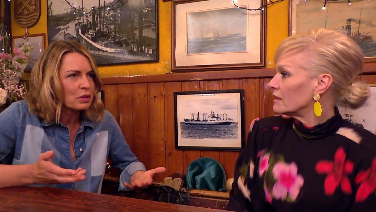 „Inas Nacht“: Jessy Wellmer über wilde Sportschau-Zeiten – „Mehr gesoffen“ als bei den Tagesthemen | © NDR/Screenshot