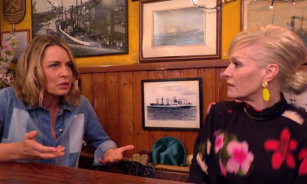 „Inas Nacht“: Jessy Wellmer über wilde Sportschau-Zeiten – „Mehr gesoffen“ als bei den Tagesthemen | © NDR/Screenshot