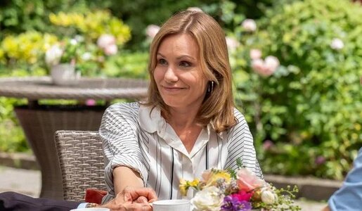 „Sturm der Liebe“-Star Isabell Stern lässt für den Playboy die Hüllen fallen | © ARD/WDR/Christof Arnold