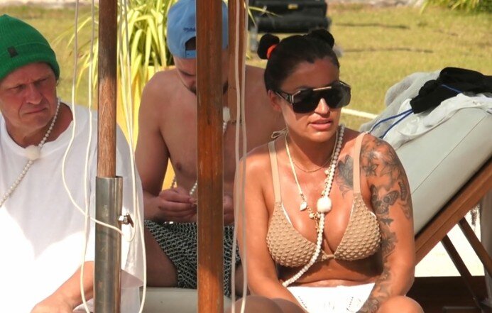 „Villa der Versuchung“-Eklat um Willi Herren: Jasmin und Brenda geraten heftig aneinander | © Sat.1/Screenshot