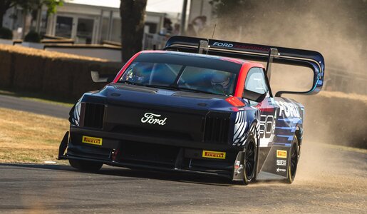 Fords Super-Truck mit 2025 PS gewann 2025 in Goodwood den Hillclimb. | © Imago