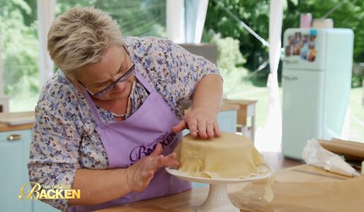 Risse, Falten, Frust: „Das große Backen“-Kandidaten verzweifeln an Marzipan-Prüfung | © Sat.1/Screenshot
