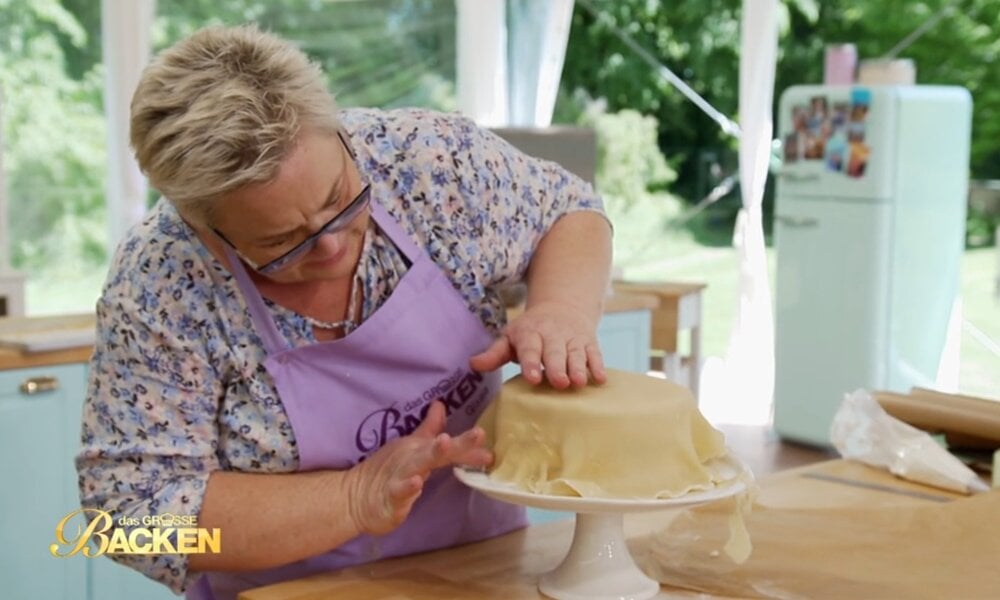 Risse, Falten, Frust: „Das große Backen“-Kandidaten verzweifeln an Marzipan-Prüfung | © Sat.1/Screenshot