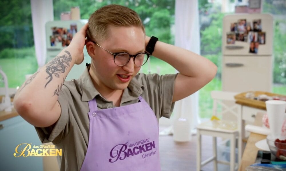 „Abbruch! Abbruch!“ – „Das große Backen“-Kandidat sorgt für Schreckmoment | © Sat.1/Screenshot