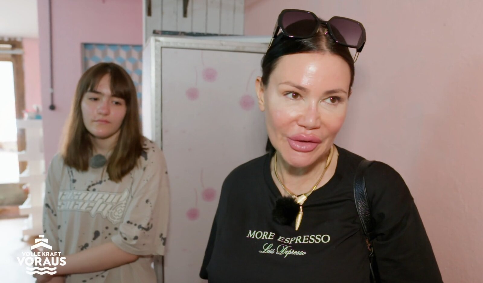 „Volle Kraft voraus – Die Kreuzfahrt-Doku“: Djamila Rowe fordert Dreh-Abbruch – „Ich kann das nicht!“ | © VOX/Screenshot