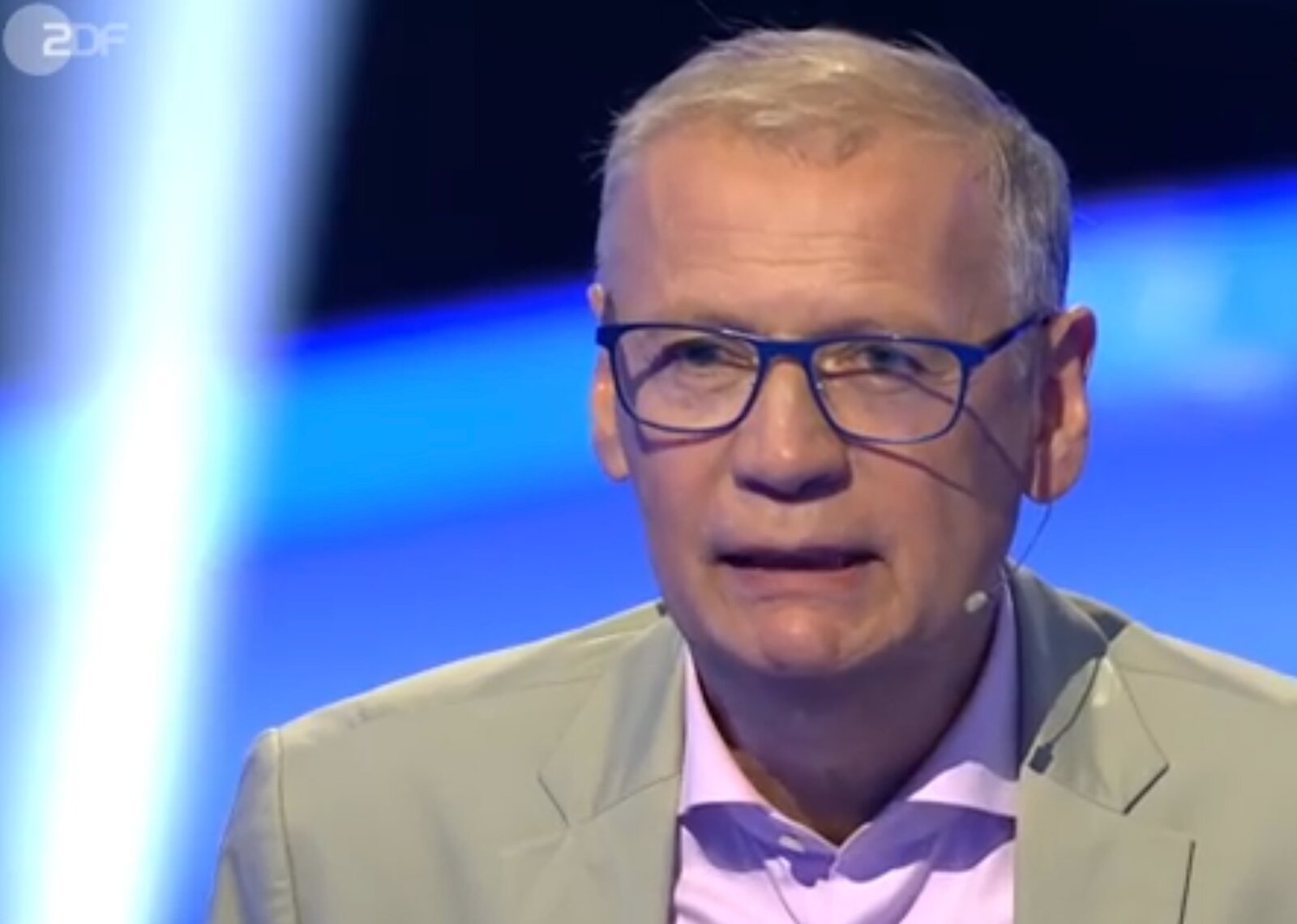 „Der Quiz-Champion“: Günther Jauch zockt die Experten reihenweise ab | © ZDF/Screenshot