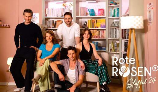 „Rote Rosen“: Staffel 24 startet mit großer Premiere und doppelt so viel Drama | © NDR/ARD/Studio Hamburg Serienwerft