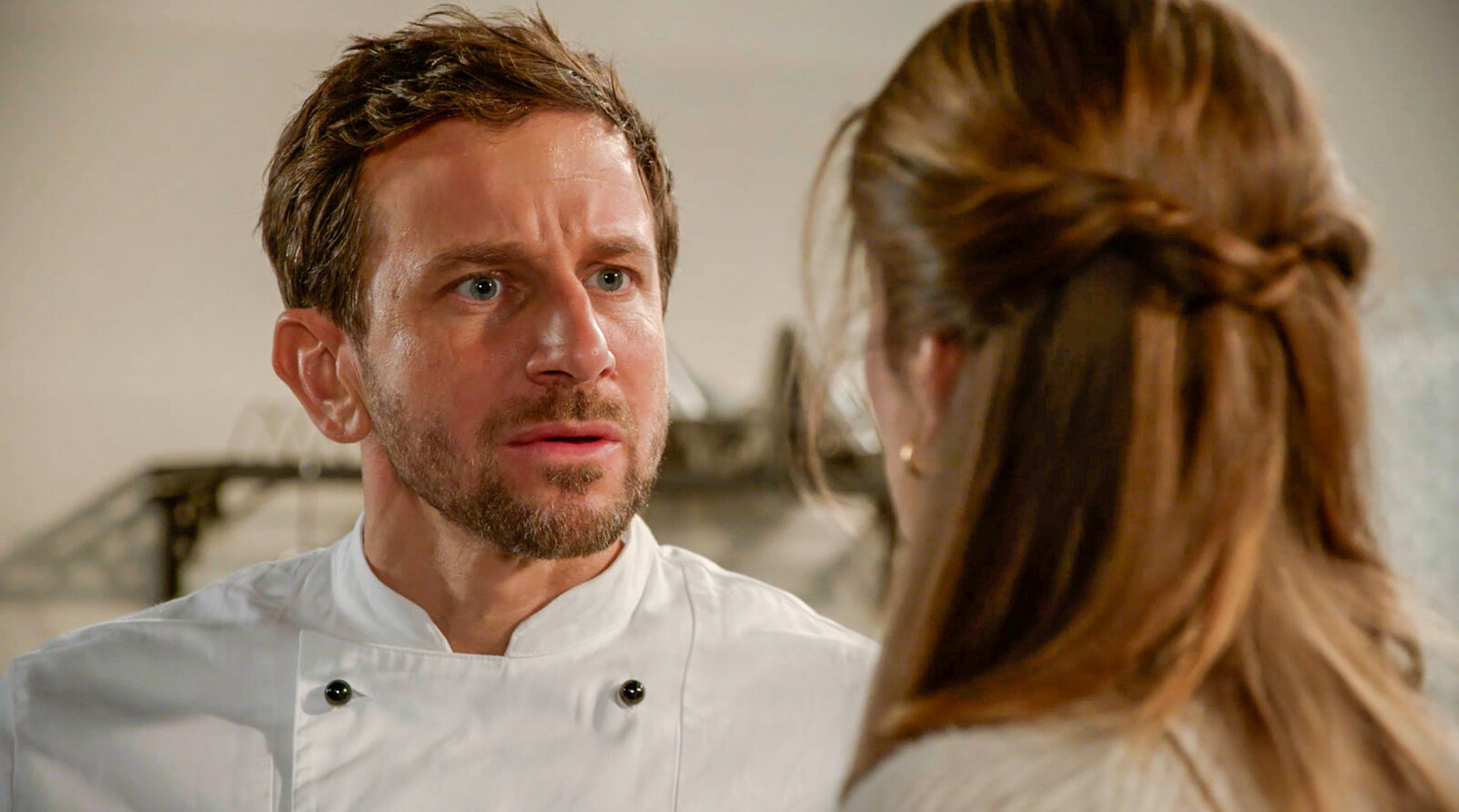 „Rote Rosen“: Nächster Doppel-Abschied? Svenja und Arthur wollen Neuanfang wagen | © NDR/ARD/Studio Hamburg Serienwerft