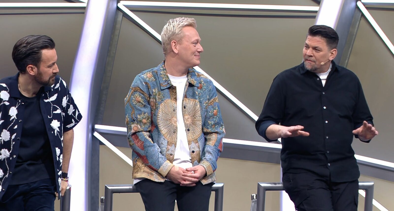 „Drei gegen Einen“: Nach Eltons Show-Aus – Tim Mälzer ätzt gegen Ex-Teamkollegen | © RTL/Screenshot