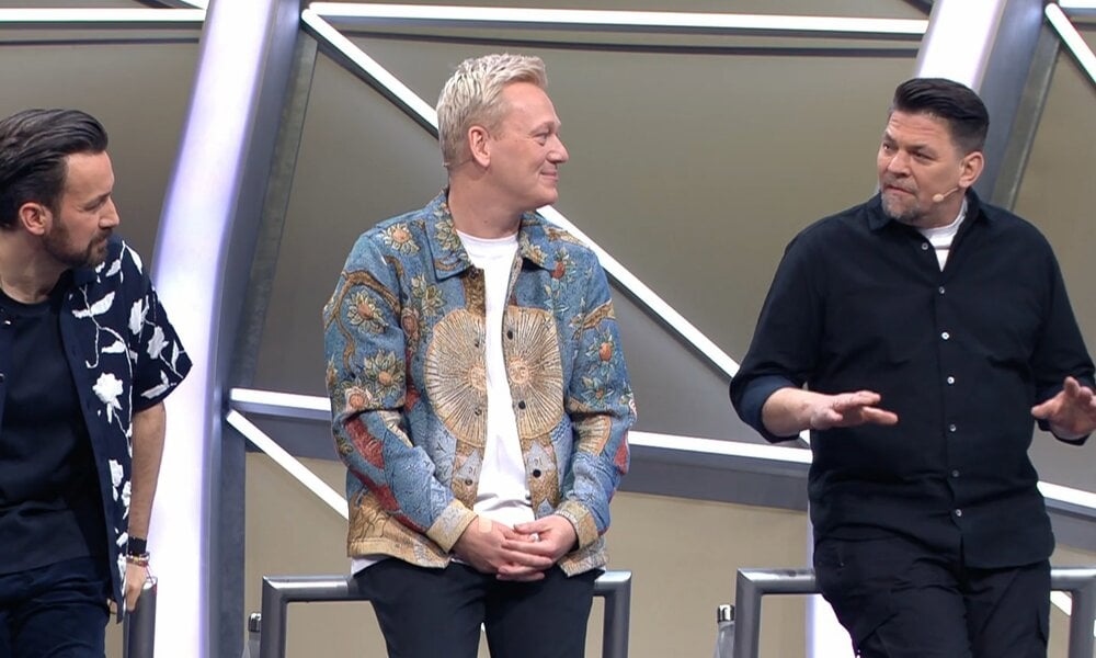 „Drei gegen Einen“: Nach Eltons Show-Aus – Tim Mälzer ätzt gegen Ex-Teamkollegen | © RTL/Screenshot