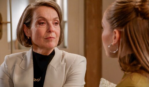 „Rote Rosen“: Victoria schockt mit heftiger Anschuldigung – hat Elyas sie wirklich attackiert? | © NDR/ARD/Studio Hamburg Serienwerft