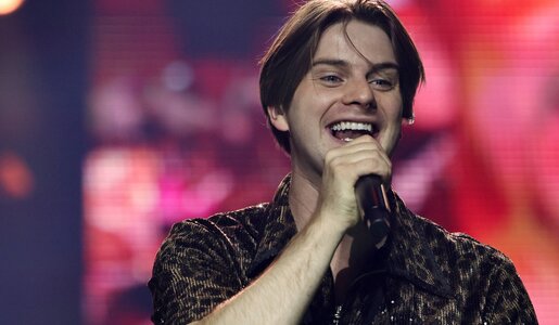 Neue Gastrolle bei „Rote Rosen“: Schlagerstar Vincent Gross spaltet die Zuschauer | © IMAGO/Karina Hessland