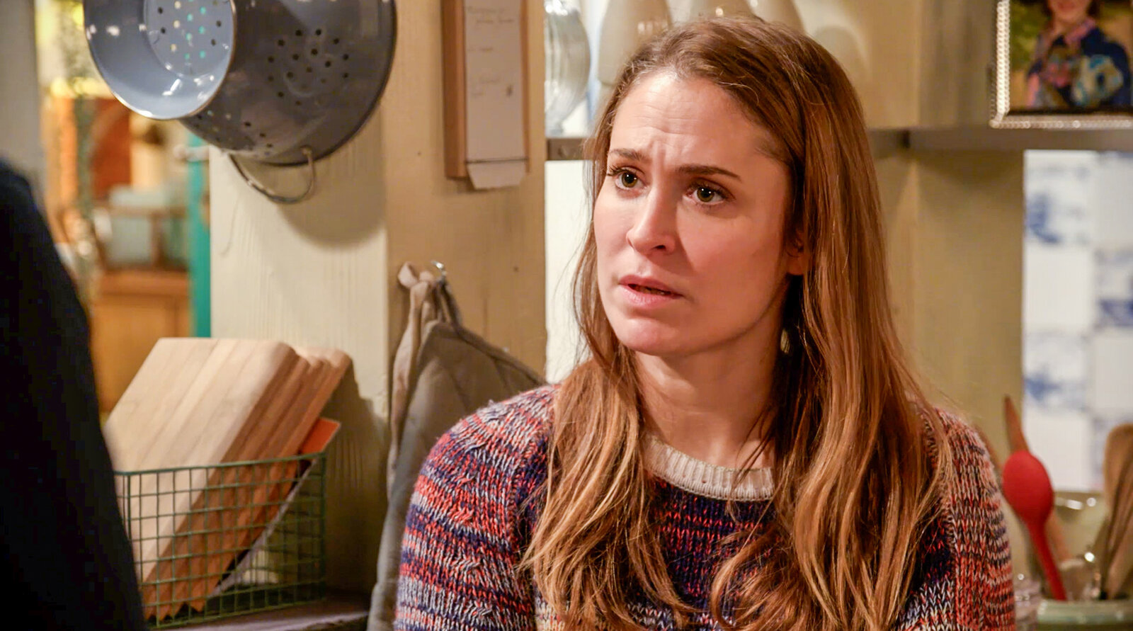 „Rote Rosen“: Gleich zwei Trennungen erschüttern Fans! | © NDR/ARD/Studio Hamburg Serienwerft