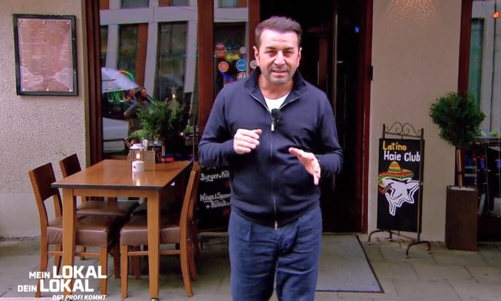 „Mein Lokal, Dein Lokal“: Ex-„Let’s Dance“-Star Ali Güngörmüs schwingt wieder die Hüften | © KabelEins/Screenhsot