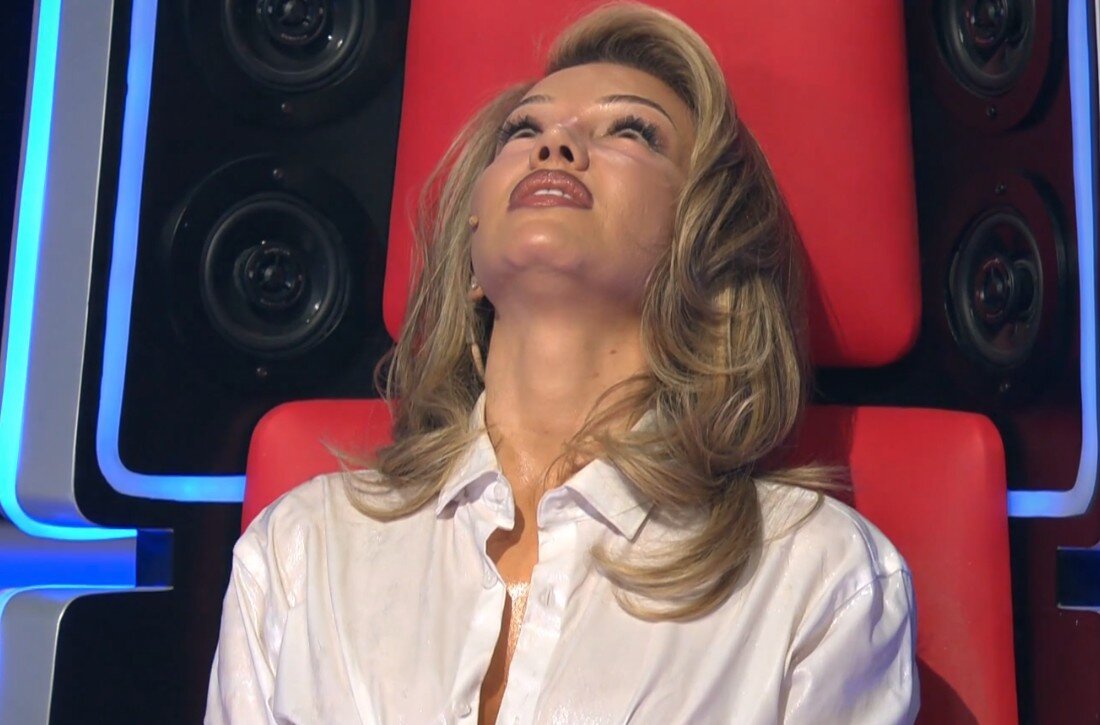 Tränen bei „The Voice“: Shirin David kann ihr Talent nicht gehen lassen | © Sat.1/Screenshot