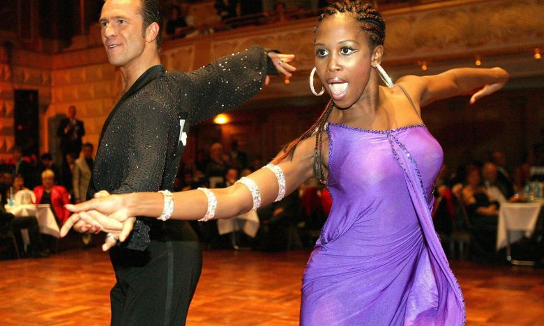 „Let’s Dance“-Jurorin Motsi Mabuse von Ex-Ehemann verklagt!