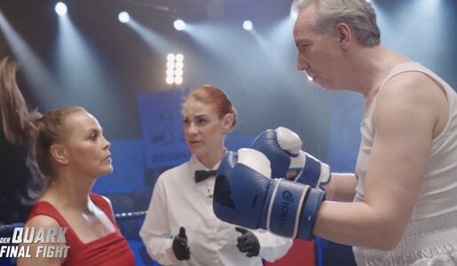 „Wer stiehlt mir die Show?“: Olli Schulz stichelt gegen Stefan Raab – nach seinem Comeback-Flop | © ProSieben/Screenshot