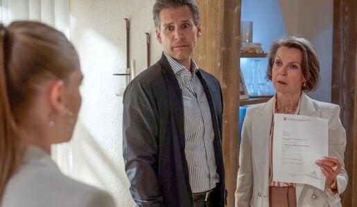 „Rote Rosen“: Richards perfider Plan geht auf – Bella droht alles zu verlieren | © NDR/ARD/Studio Hamburg Serienwerft