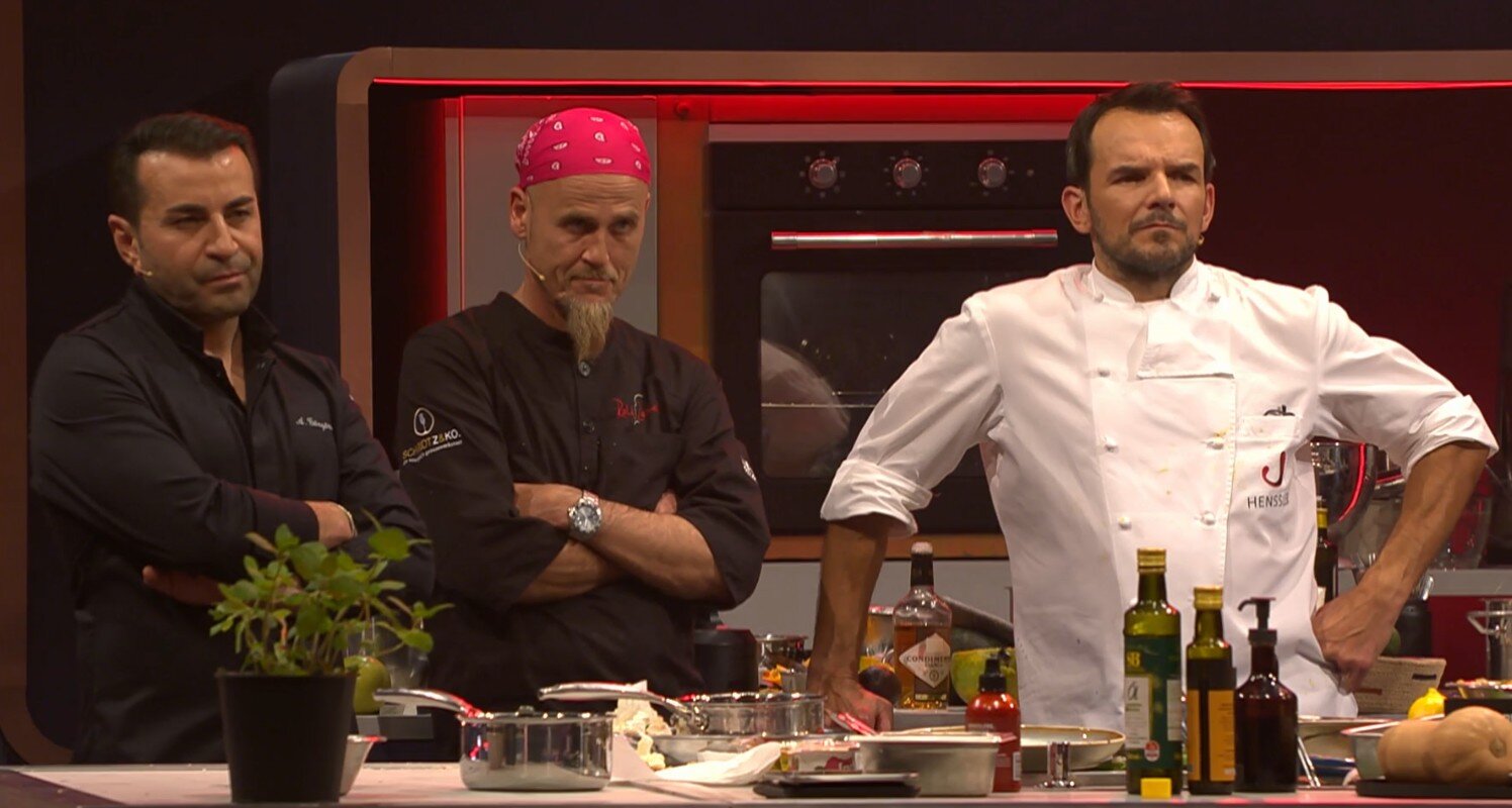 „Hensslers Dreamteam“ im Küchenchaos: Rangelei, Sabotage-Versuch und Brand-Gefahr! | © Vox/Screenshot