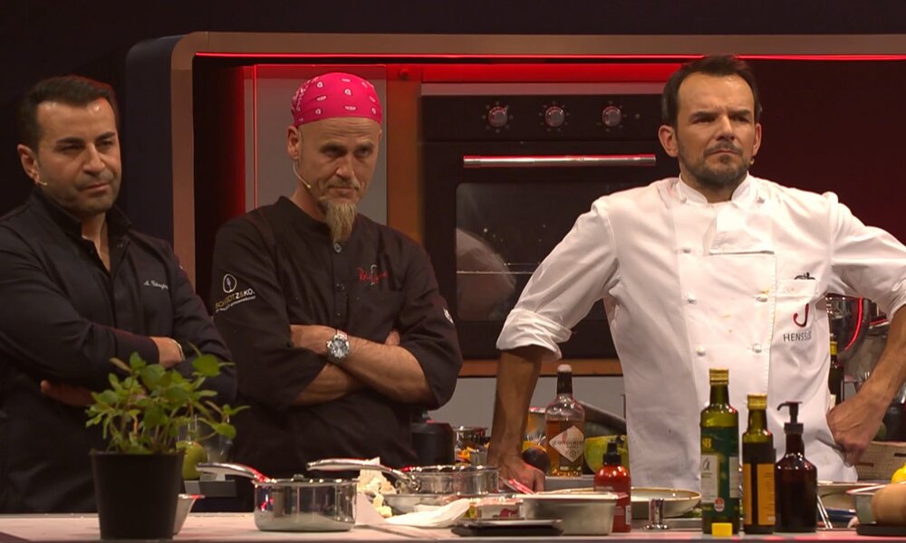 „Hensslers Dreamteam“ im Küchenchaos: Rangelei, Sabotage-Versuch und Brand-Gefahr! | © Vox/Screenshot